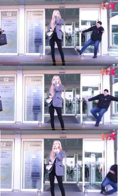 被抢风头！Rosé机场刚摆好pose 保镖摔倒引爆笑