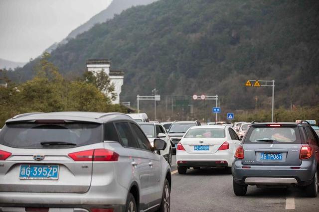 返工潮即将到来,多地农村爆堵!汽车过度发展对我国有何危害?