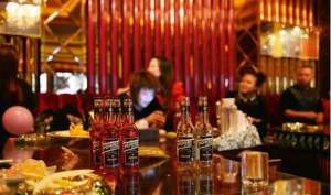 美女午夜爽(暗访KTV冰妹：“陪一次挣一两千，累是累啊，不过也爽啊”)