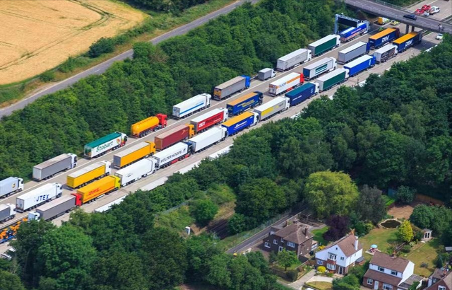 返工潮即将到来,多地农村爆堵!汽车过度发展对我国有何危害?