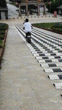 就在今天火车卧铺惊现“裸睡”美女,乘客尴尬提醒:能穿上衣服吗