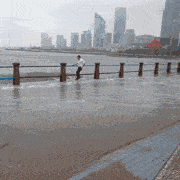 就在今天火车卧铺惊现“裸睡”美女,乘客尴尬提醒:能穿上衣服吗