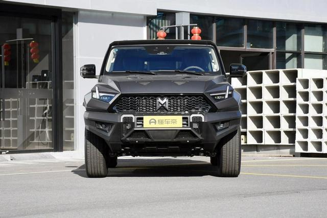 国产VS进口!猛士917对比路虎卫士,高端越野车到底该怎么选?