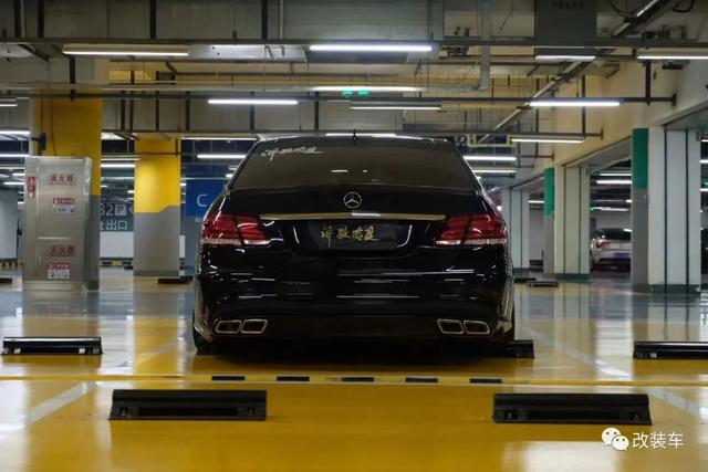 VIP范十足的奔驰E级W212,改装让车子变得更加年轻、更有气质