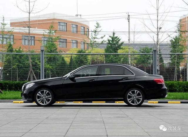 VIP范十足的奔驰E级W212,改装让车子变得更加年轻、更有气质
