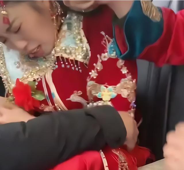 婚礼上女子遭受四名男子轮番侮辱!