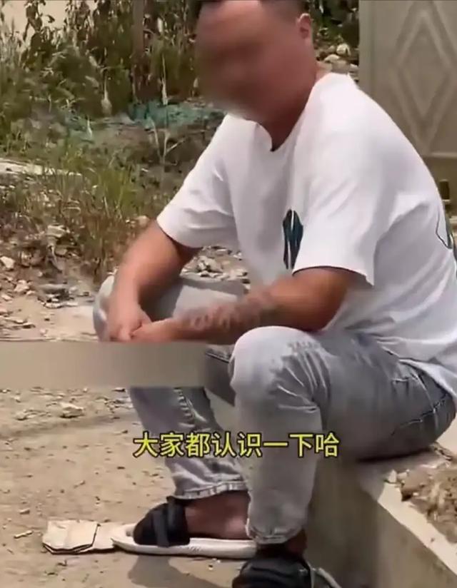 一女子大白天和情人在车上偷情,被老公堵个正着,震撼呢?