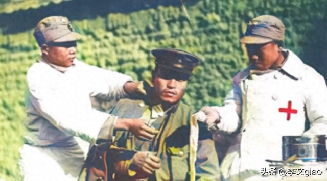 不堪入目老照片:男人搂着女子的胸一顿摸,男人抱着女人一顿热吻