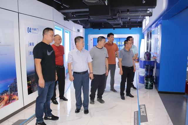 航天电工集团有限公司党委书记、董事长王金麟一行莅临总部交流