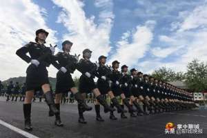 美女阳谷(女兵方队中，还有一位咱聊城的姑娘)