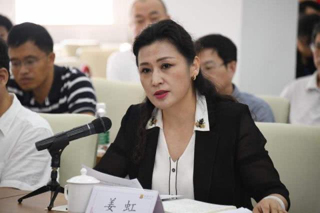 汕头大学的美女校长竟然毕业与石河子大学。