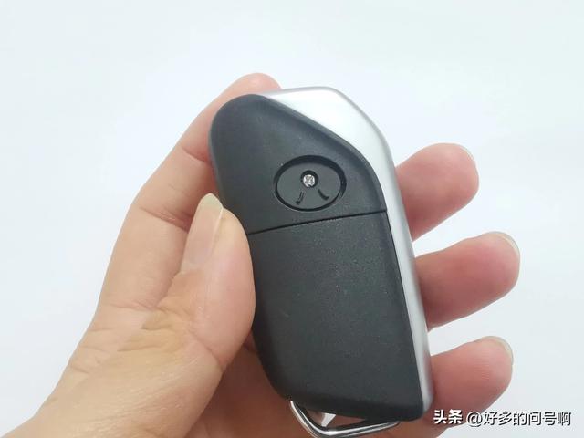 北汽绅宝车钥匙外壳拆解流程,昌河遥控器教你怎么更换电池。