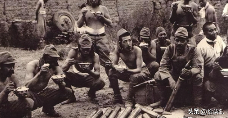 罕见老照片:赤身裸体被围观的洋女人,一丝不挂的女奴被绑在马上