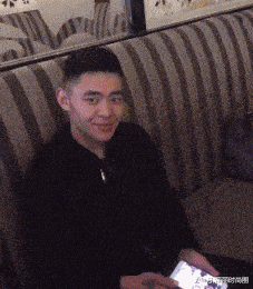 就在今天火车卧铺惊现“裸睡”美女,乘客尴尬提醒:能穿上衣服吗