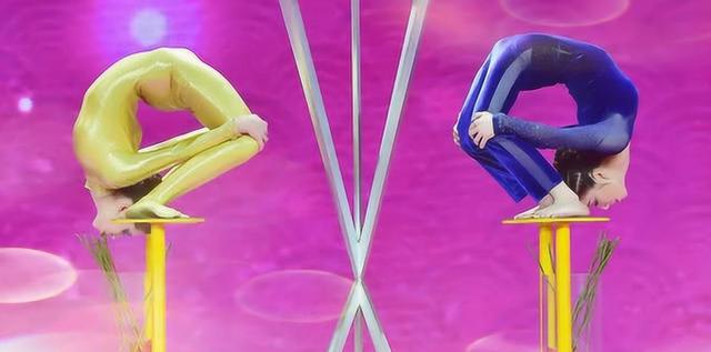 中国柔术美女:身体柔软可轻松摆出各种姿势,令人难以置信