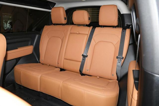 国产VS进口!猛士917对比路虎卫士,高端越野车到底该怎么选?