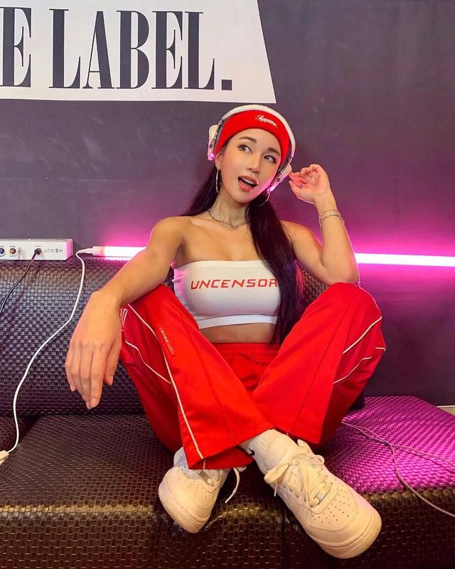 37岁美女DJ燃爆全场,而网友竟都在馋她的身子