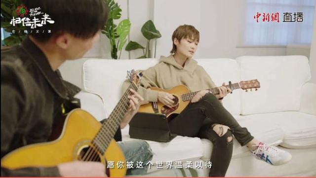 王菲改编《人间》,周迅在马路边唱歌……这场义演太治愈