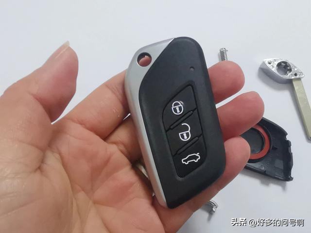 北汽绅宝车钥匙外壳拆解流程,昌河遥控器教你怎么更换电池。