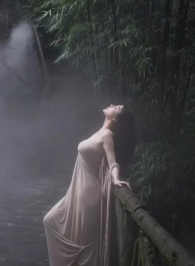 太漂亮了!一看就是个贤惠的女人,散发成熟美的女人,点赞收藏!