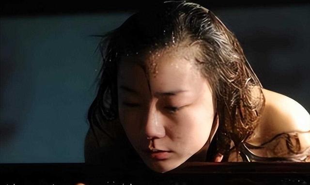 2011年,苏紫紫全裸接受记者采访,并直言:“你敢看我么?”