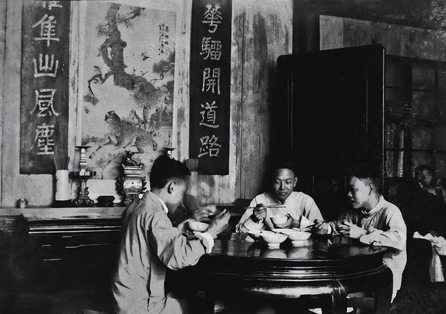 她与丈夫结婚24年不圆房,丈夫死后守寡38年直到102岁才说出实情