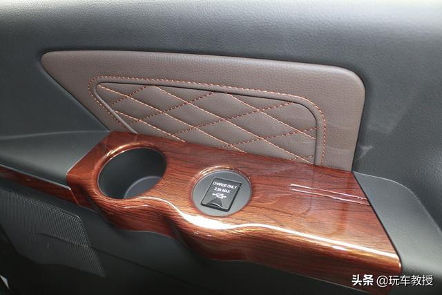 换装1.8T,配备航空级座椅!东风风行M7还挺舒服的