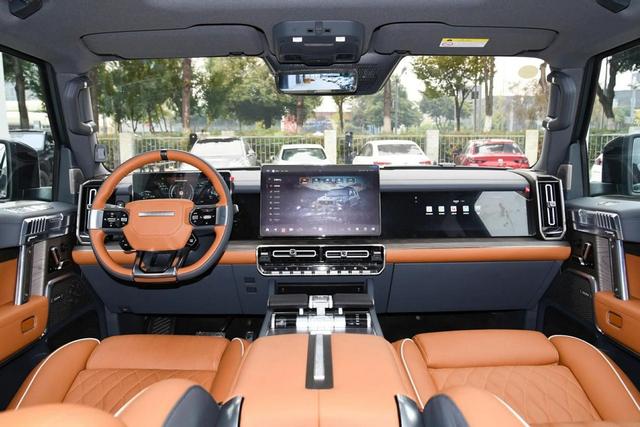 国产VS进口!猛士917对比路虎卫士,高端越野车到底该怎么选?