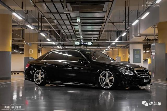VIP范十足的奔驰E级W212,改装让车子变得更加年轻、更有气质