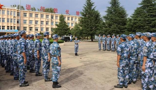 那个男兵班的女班长,原来是清华学霸!