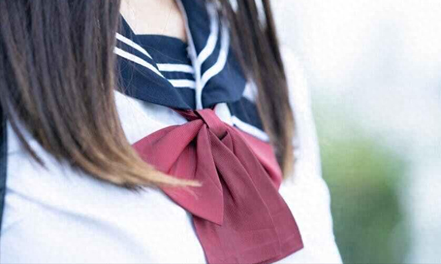 日本女学生「裸上身」健康检查:「我没法说不」