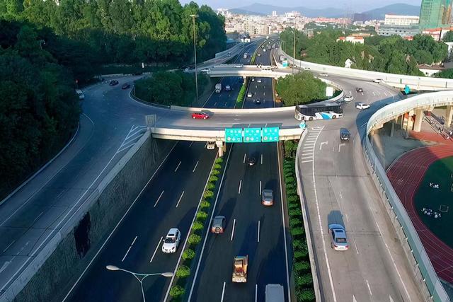 返工潮即将到来,多地农村爆堵!汽车过度发展对我国有何危害?