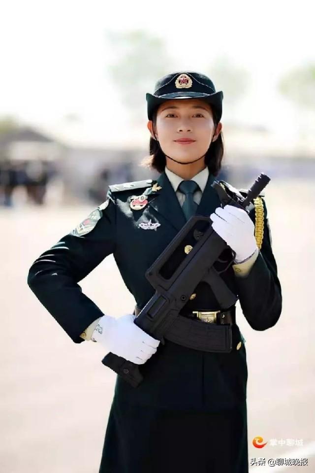 女兵方队中,还有一位咱聊城的姑娘!
