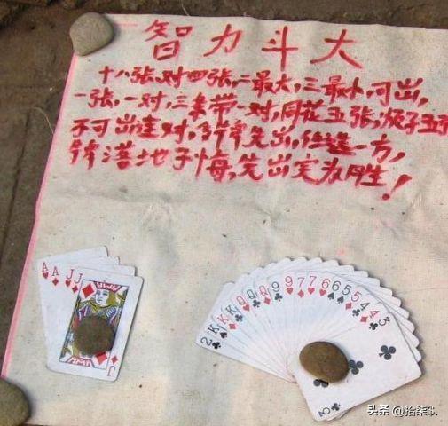 罕见老照片:赤身裸体被围观的洋女人,一丝不挂的女奴被绑在马上