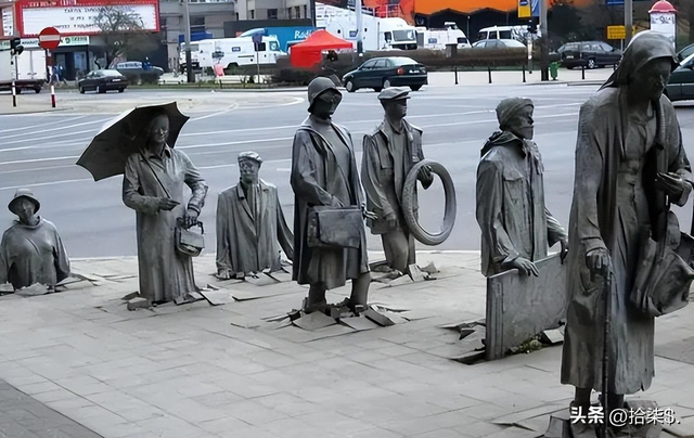 罕见老照片:赤身裸体被围观的洋女人,一丝不挂的女奴被绑在马上