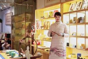 美女钢材(浏阳有位美女制香师，她与香“较劲”了10余年)