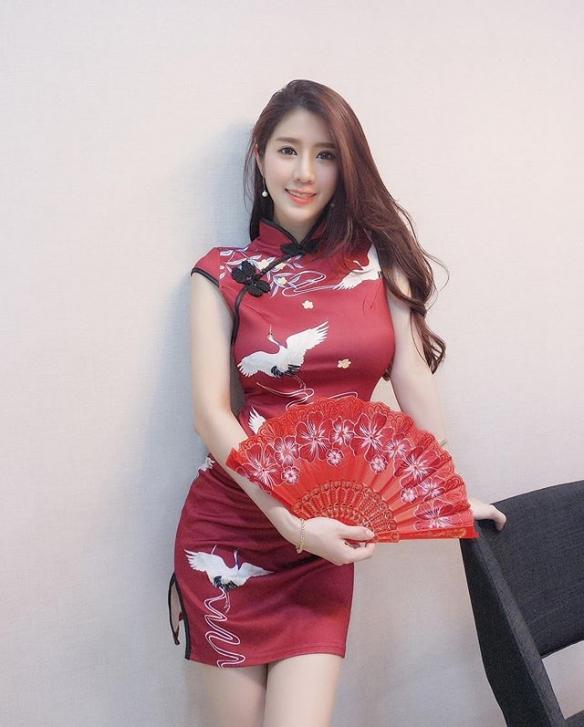 马来西亚「最胸老板娘」!空姐Cherry Quah身材超辣