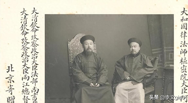 不堪入目老照片:男人搂着女子的胸一顿摸,男人抱着女人一顿热吻