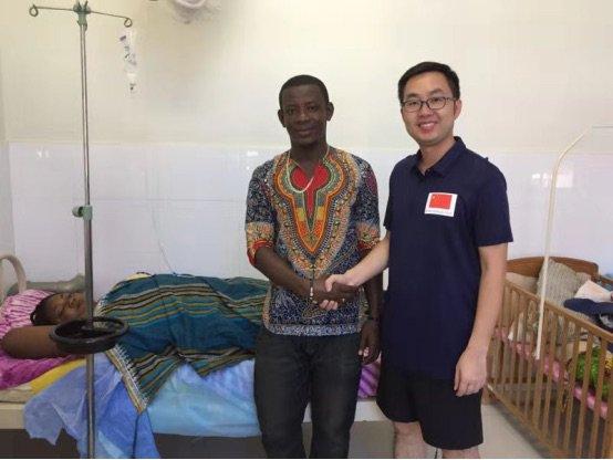 非洲女子患子宫疾病,肚子上10cm厚赘肉的让手术风险极大,湖南团队顺利救治