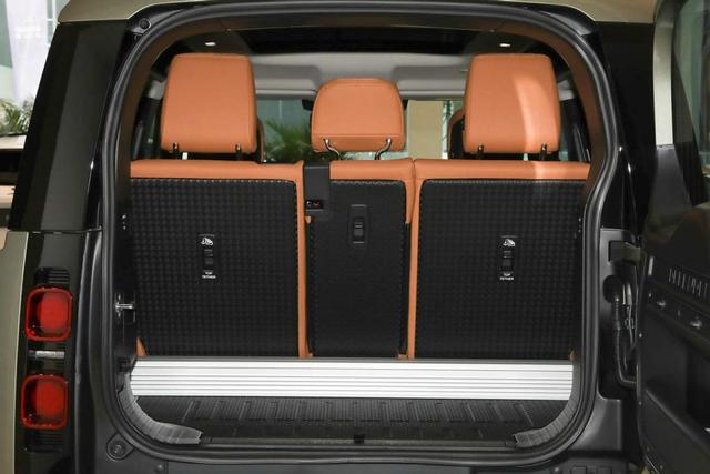 国产VS进口!猛士917对比路虎卫士,高端越野车到底该怎么选?