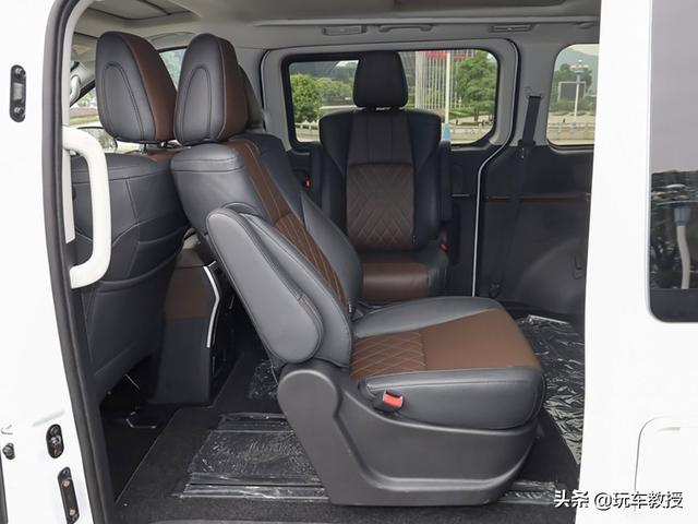 换装1.8T,配备航空级座椅!东风风行M7还挺舒服的