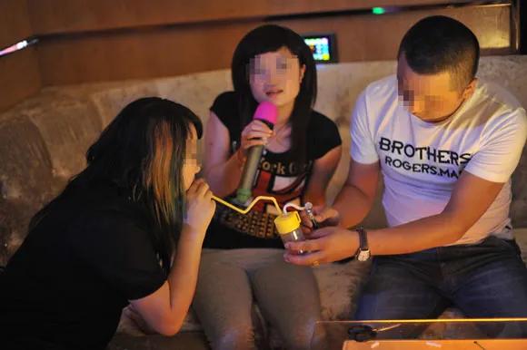 暗访KTV冰妹:“陪一次挣一两千,累是累啊,不过也爽啊”