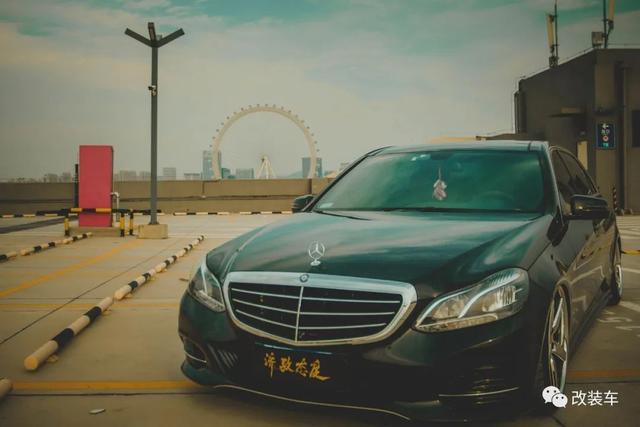 VIP范十足的奔驰E级W212,改装让车子变得更加年轻、更有气质