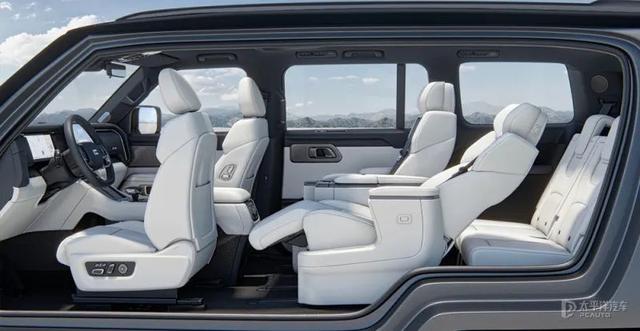 29.99万起!极石01标准续航版上市,硬核颜值+1.5T增程动力!或成路虎卫士平替?