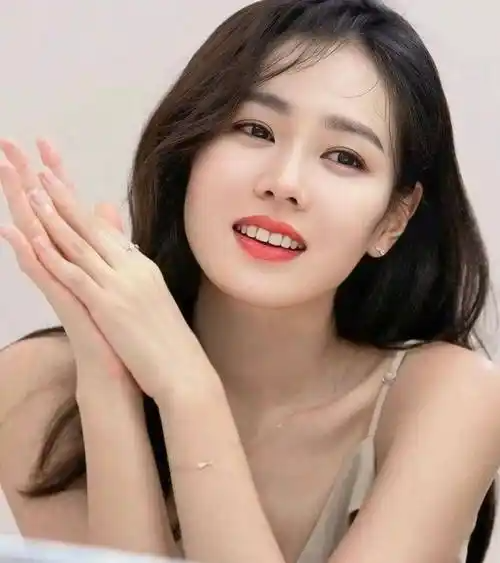 韩国的十大美女,一半性感妩媚,一半冰清玉洁,各个都是人间尤物