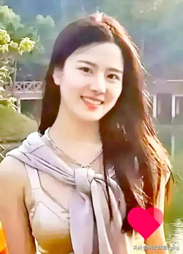 七言藏头诗:女人如花,柔情似水