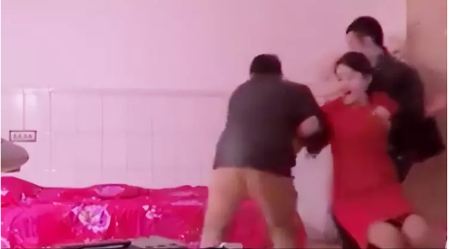 婚礼上女子遭受四名男子轮番侮辱!