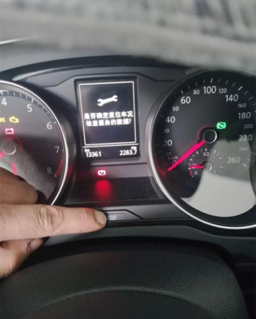 才做完保养没多久仪表提示请更换机油,难道是换了假机油?