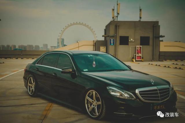 VIP范十足的奔驰E级W212,改装让车子变得更加年轻、更有气质