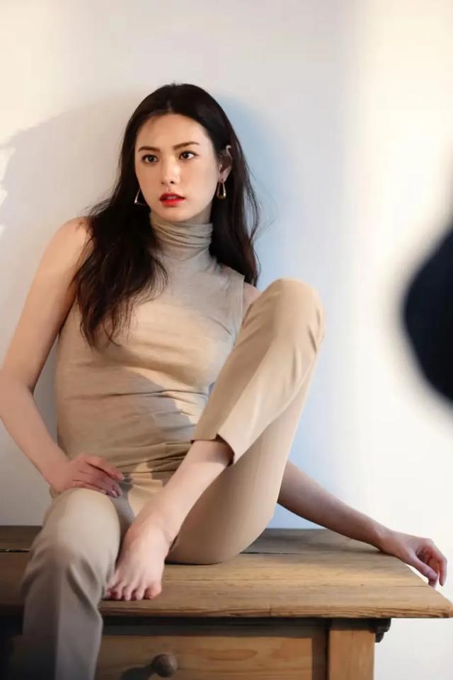 她连续3年被评“世界第一美女”!皮肤白,气质佳,颜值堪称绝美